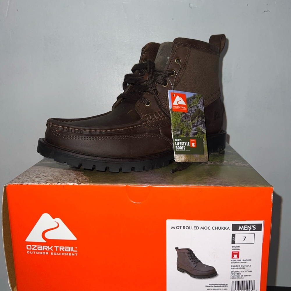 New Ozark Trails Mens Rolled Moc Chukka Size 7
Women’s 8.5 Hiking outdoors